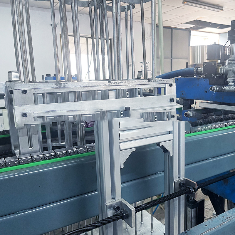 What breakthrough technological advantages does plastic machinery and equipment have in terms of energy saving and consumption reduction?